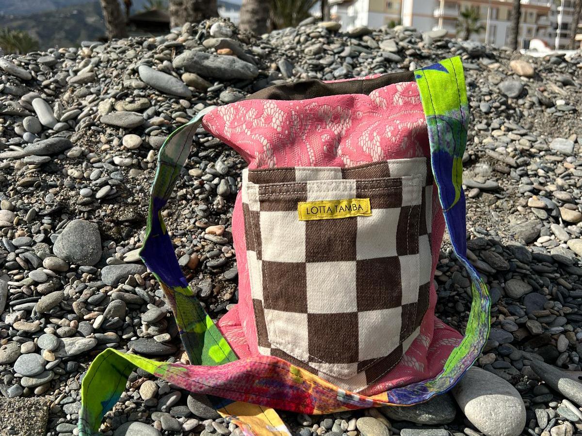 ”The birth of Crazy Bags” – Från spansk loppis till unika väskor med&nbsp;attityd